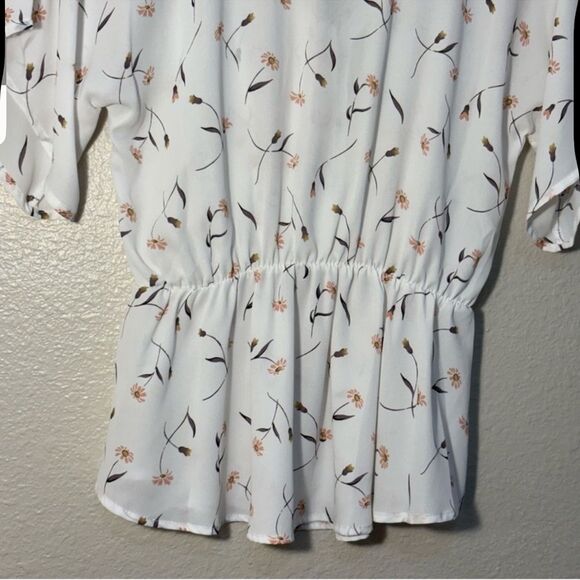 Sienna Sky White Flutter Sleeve Peplum Blouse Women’s Small. - Picture 7 of 8